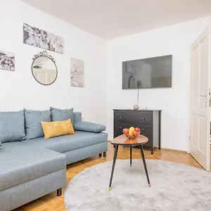 Zum Grazer Uhrturm Apartment